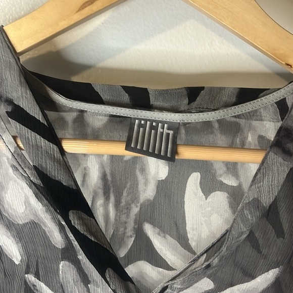 Lilith 100% Silk Gray & Black Abstract Palm Leaves Flouncy Sheer Blouse - Picture 3 of 9